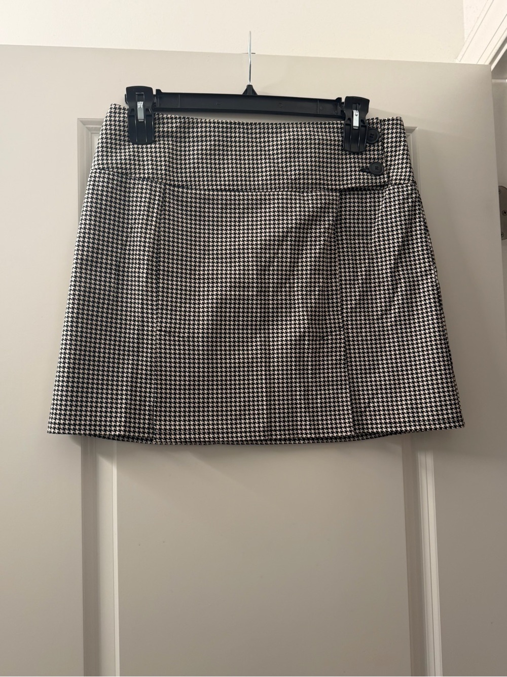 New York & Company Black & White Houndstooth Mini Skirt